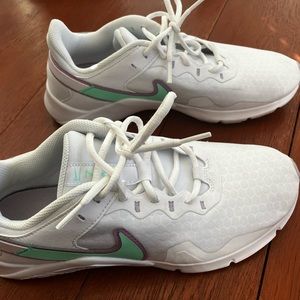 Nike Legend Essential 2